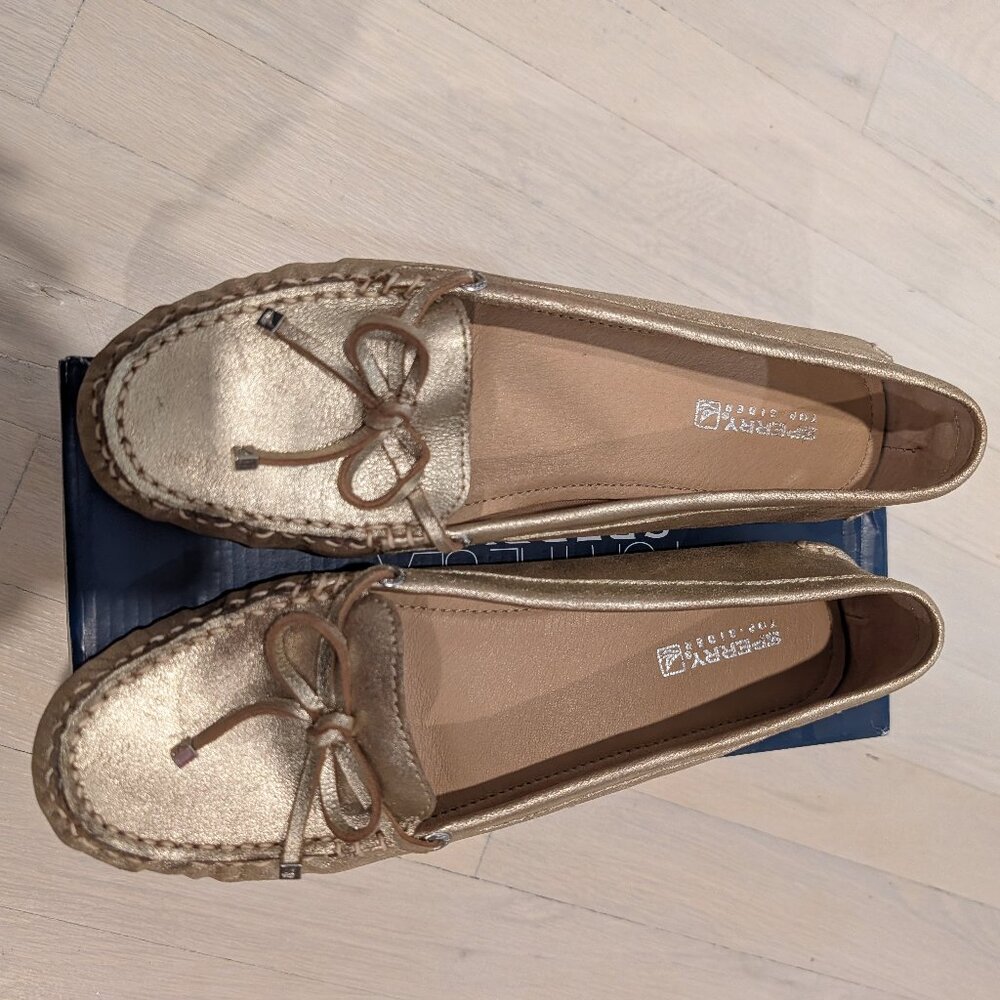 Gold sperrys never worn - Picture 1 of 6